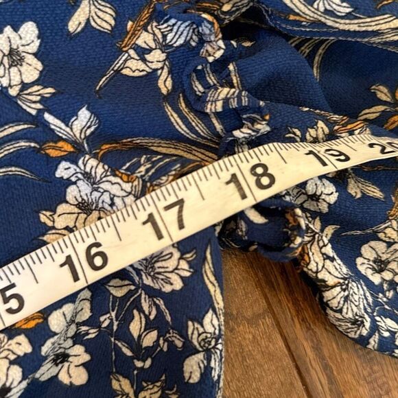 Max studio blue floral flutter sleeve wrap dress size small - Picture 8 of 10